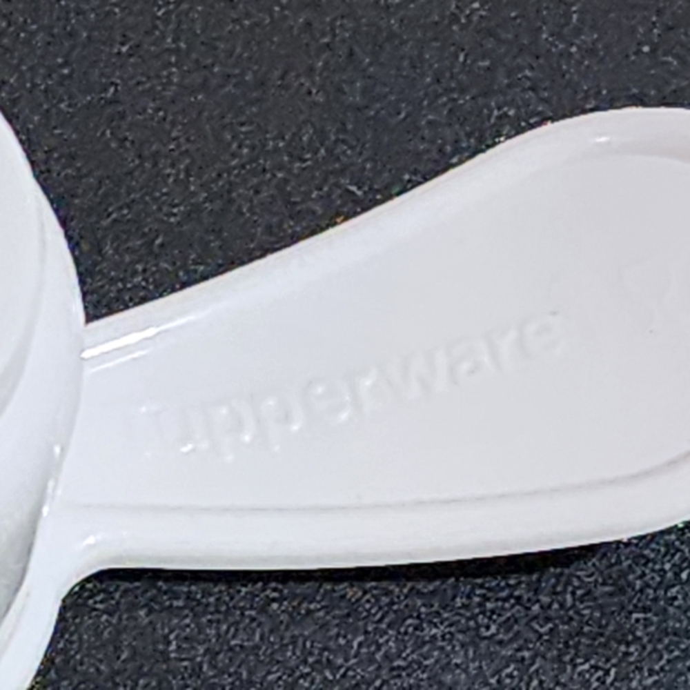 White Tupperware Measuring Spoon Refrigerator Magnet 1 tbsp - Picture 2 of 3